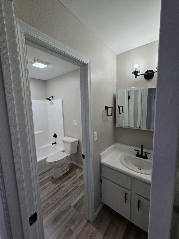 Building Photo - 2600 N Hobart St