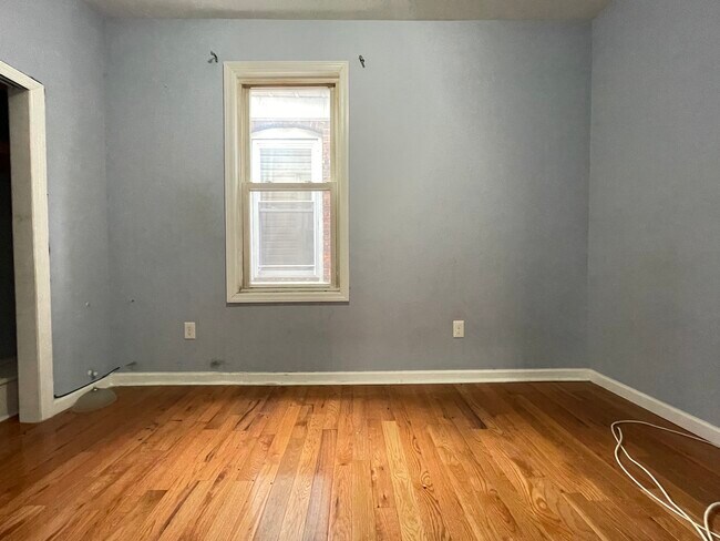 Building Photo - 143 Pearsall Ave