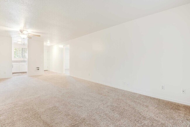 Foto del edificio - Colonial Villa Apartments