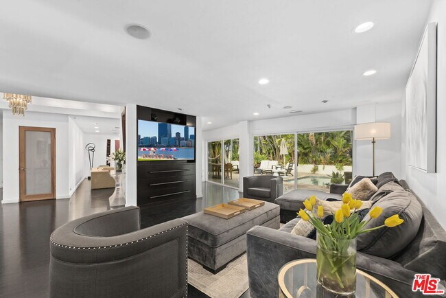 Foto del edificio - 8405 Edwin Dr