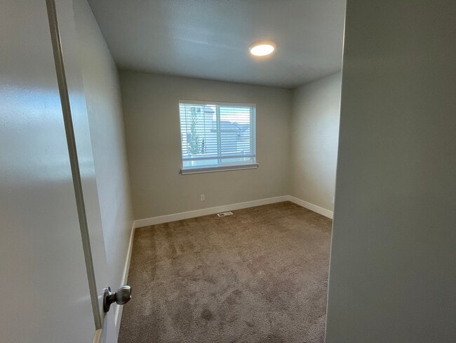 Building Photo - 136 E Gilbert Peak Way