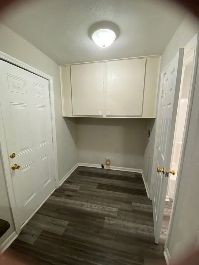 Building Photo - Pet Friendly 2 Story Single Family Home