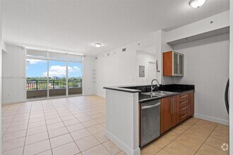 Building Photo - 3232 SW 22nd Terrace