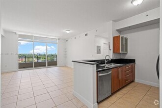 Building Photo - 3232 SW 22nd Terrace