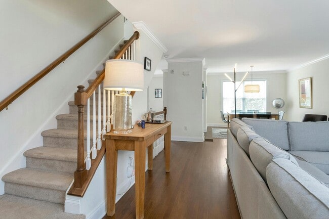 Building Photo - 39 Maple Tree Ave