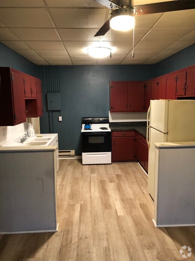 Apartments For Rent in Beaver Springs, PA with Hardwood Floors 1