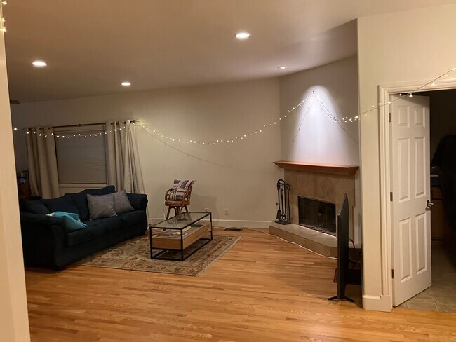 Living room - 1032 E Haley St