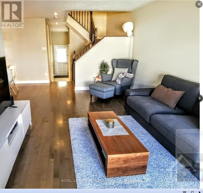 Building Photo - 348 Tourmaline Cres