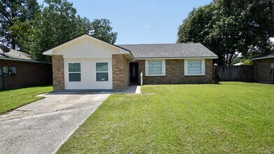 Building Photo - 105 Foxbriar St
