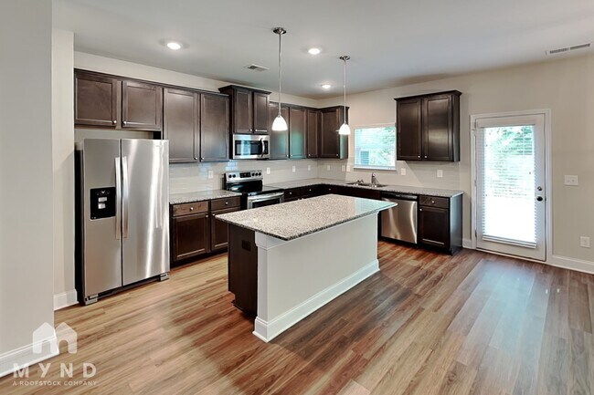 Foto del edificio - 10143 Benton Woods Dr