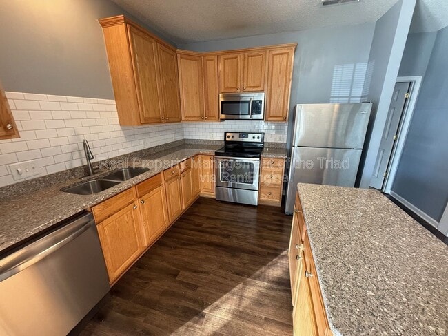 Foto del edificio - 1844 Olivers Crossing Cir