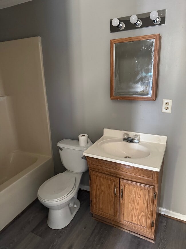 Foto del edificio - 4513 Saks Rd