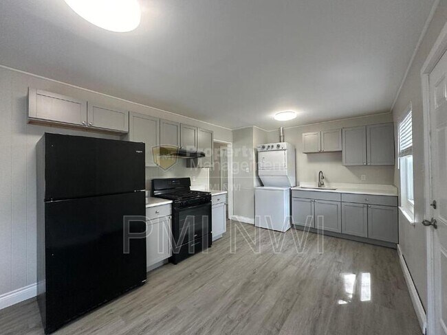 Building Photo - 7974 S White Oak Ln