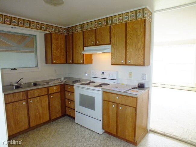 Building Photo - 3 br, 1 bath House - Frontage Road blue