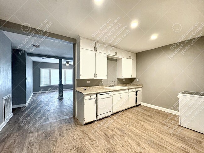 Building Photo - 400 Pfeil St