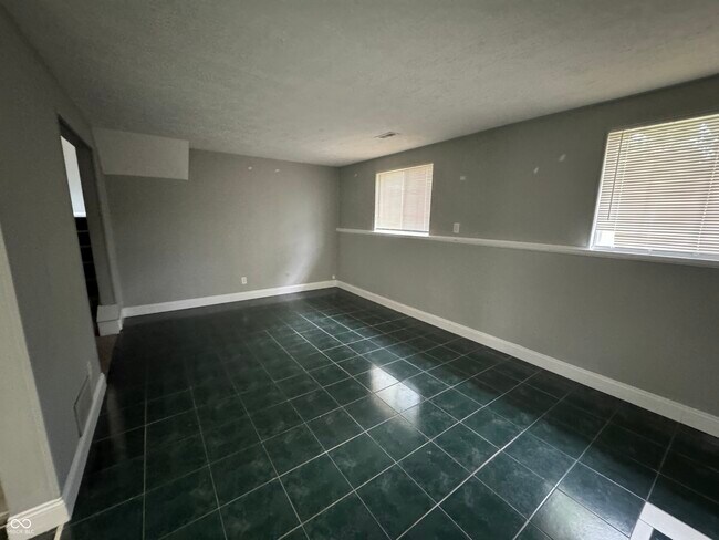 Foto del edificio - 5835 Pemberly Dr