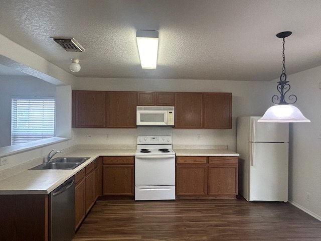 Building Photo - Great 3 Bedroom, 2.5 Bath Home in Sagewood...