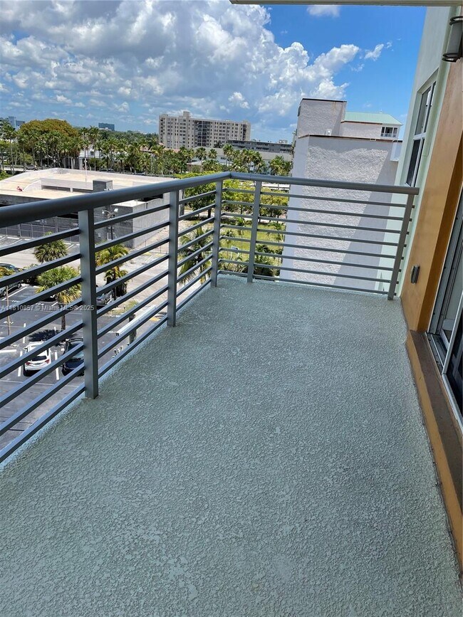 Foto del edificio - 2900 NE 30th St