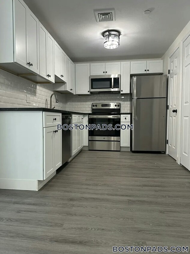 Primary Photo - 267 Mill St