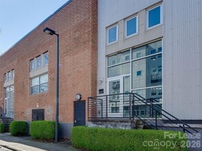 Building Photo - 927 Westmere Ave