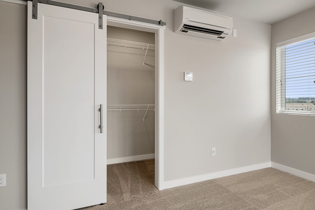 Building Photo - 1806 Sf  | 4 Bedrooms 3.5 Baths  | $3,850