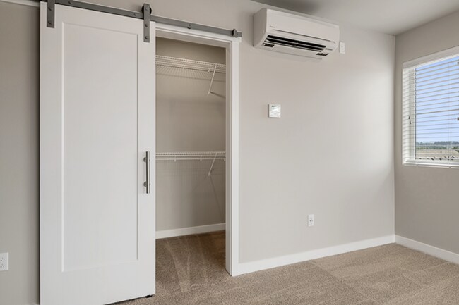 Foto del edificio - 1806 Sf  | 4 Bedrooms 3.5 Baths  | $3,850