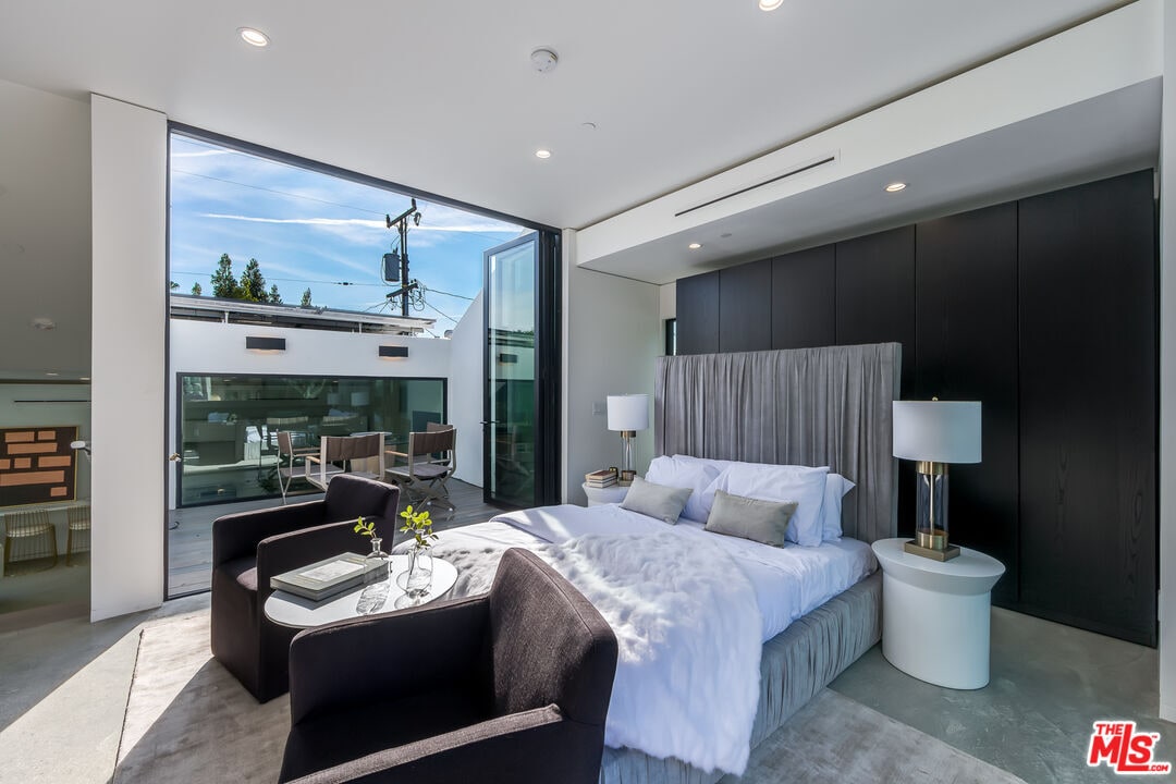 Foto principal - 857 Hilldale Ave