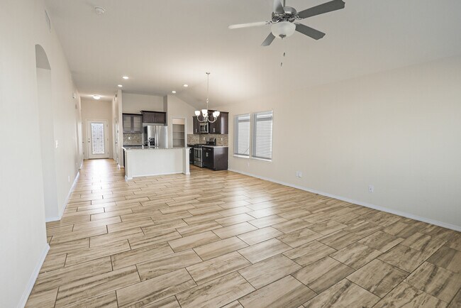 Foto del edificio - 1020 Indigo Sky St