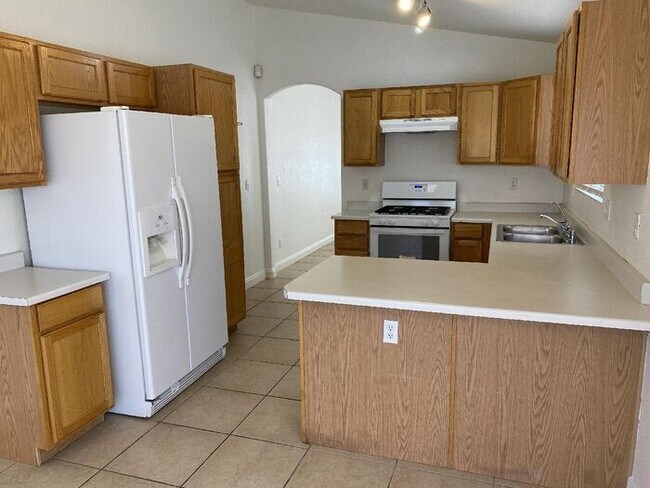 Foto del edificio - First Show: The first open showing is on 2/4 at 4PM. Please be prompt. We will be processing any ...