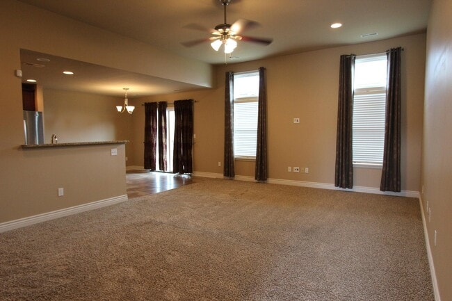Building Photo - 5811 Mahon Dr