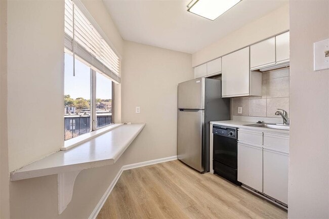 Foto del edificio - 1840 Burton Dr