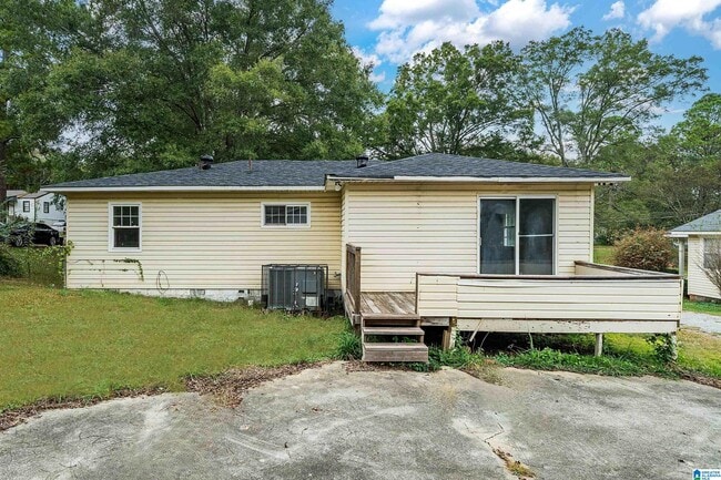 Building Photo - 305 Rose Hill Rd