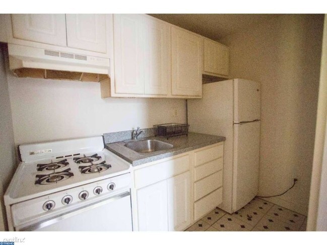 Building Photo - 407 S 11th St