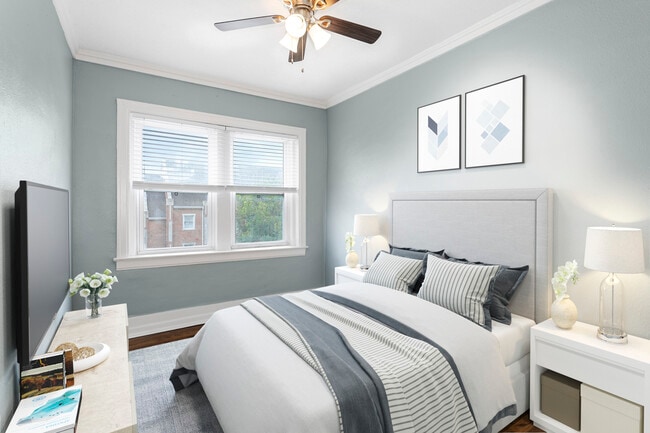 Building Photo - 722 W 37th St