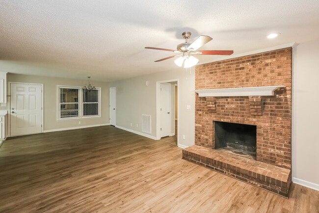 Foto del edificio - 431 Hillcrest Dr