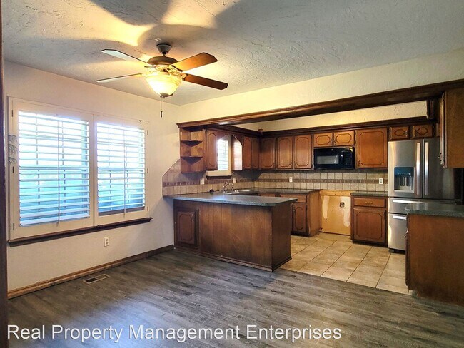 Foto del edificio - 4 br, 2 bath House - 9400 S Villa Ave