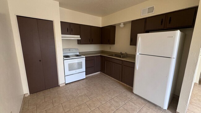 Foto del edificio - 2802 E Idaho Ave