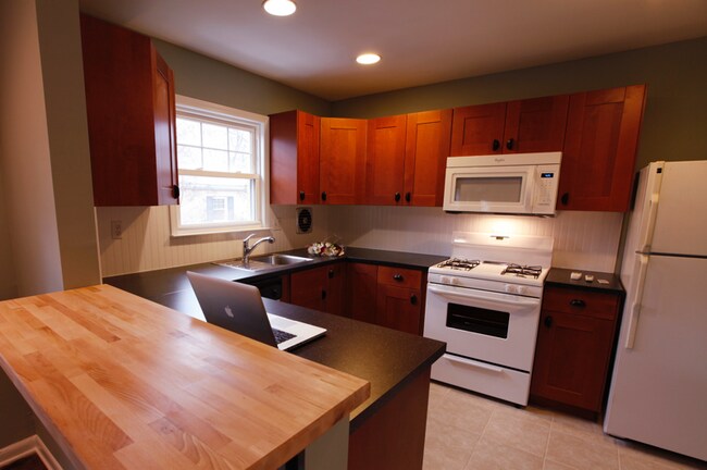 Foto del edificio - 1048 St Charles Ave NE