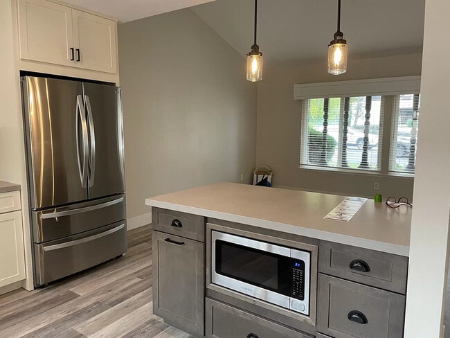 Building Photo - 11918 Rancho Bernardo Rd