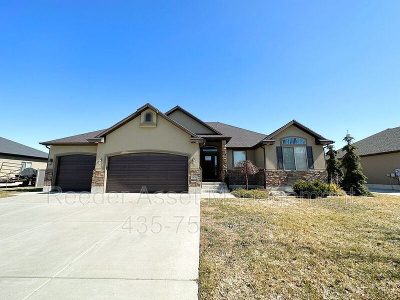 Primary Photo - 2432 N 1325 W