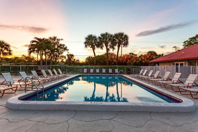 Building Photo - Costa Del Lago