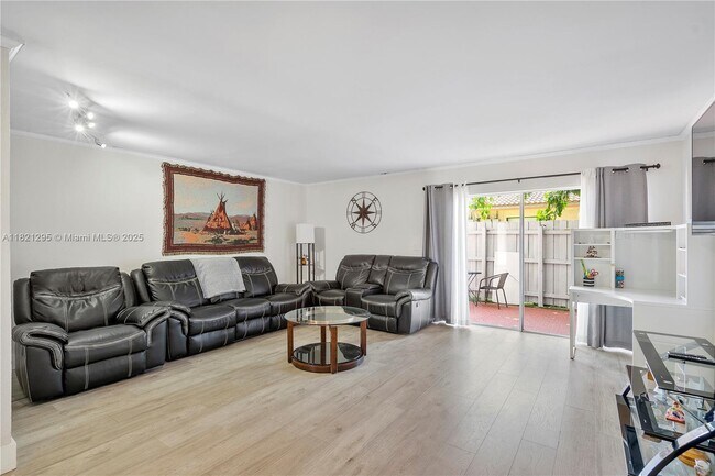 Foto del edificio - 3750 NW 115th Ave