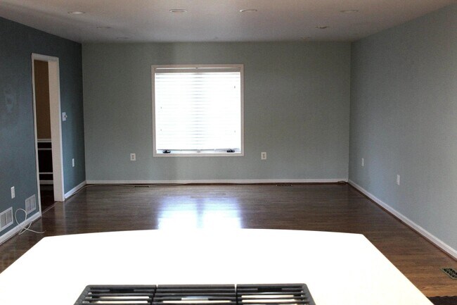 Foto del edificio - 4511 Sudley Rd