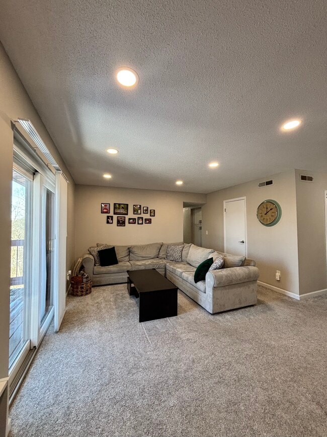 Building Photo - 5581 Baronridge Dr