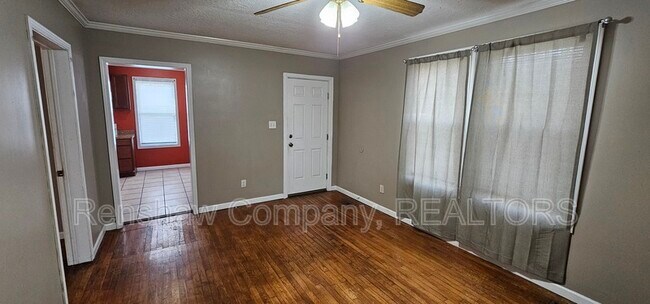 Foto del edificio - 112 N Sampson Ave