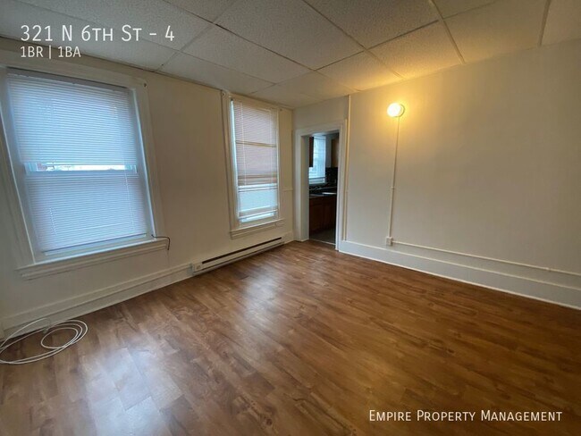 Building Photo - 2nd Floor: 1 Bedroom / 1 Bathroom Apartmen...