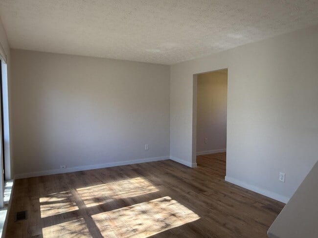 Building Photo - 6378 Cherroy Dr