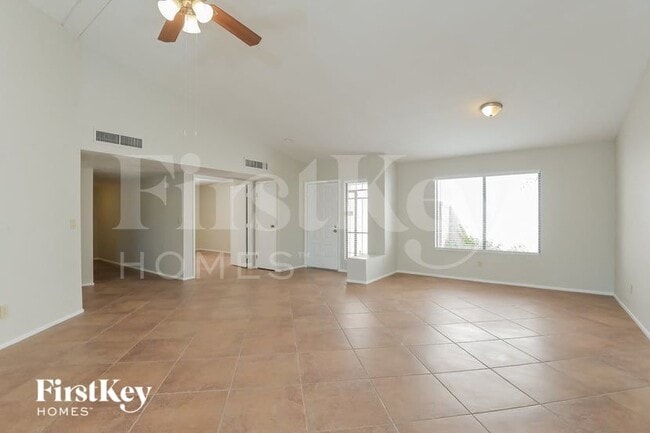 Foto del edificio - 3240 N Hill Farm Dr