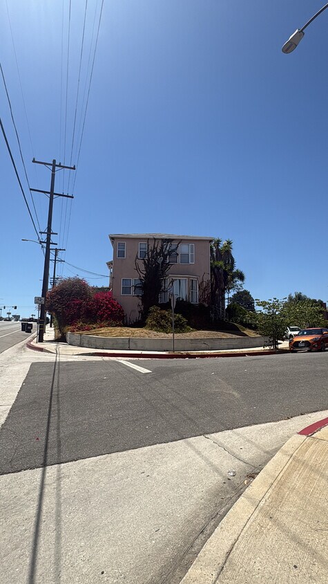 Foto del edificio - 5631 Edgemar Ave