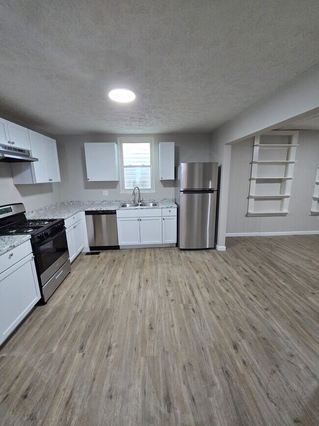 Foto del edificio - 4 BEDROOM SINGLE FAMILY HOME